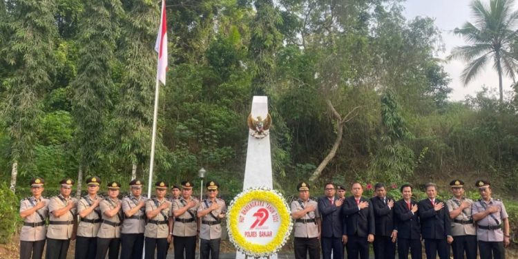 Polres Banjar Ziarah dan Tabur Bunga di TMP Kusuma Bangsa, Peringati Hari Bhayangkara ke-79 dengan Semangat Kepahlawanan