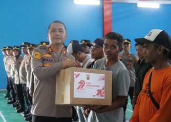 Polres Majalengka Bagikan 750 Paket Sembako dalam Peringatan Hari Bhayangkara ke-79