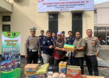 Sidokkes Polres Garut Gelar “Jum’at Berkah Berbagi”, Bagikan Sembako ke 40 Santri