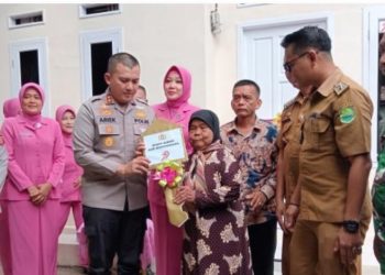 Bhakti Sosial Polres Subang di Hari Bhayangkara: Rumah Mak Turseni Direnovasi