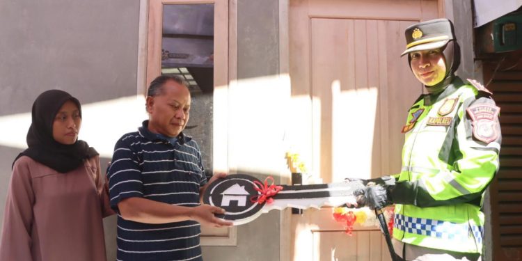 Polres Sukabumi Kota Renovasi Tiga Rumah Tidak Layak Huni dalam Rangka Hari Bhayangkara