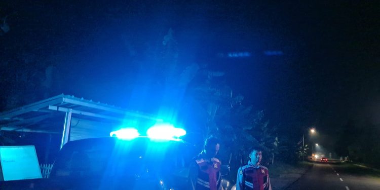 Polsek Tukdana Indramayu Jaga Keamanan Malam Hari: Patroli Strong Point Wiralodra Presisi Cegah Kriminalitas