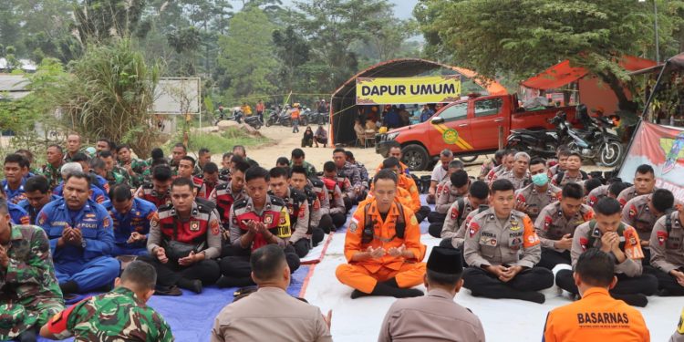 Doa Bersama Dihelat di Lokasi Longsor Gunung Kuda Cirebon, Doa untuk Korban dan Kelancaran Evakuasi
