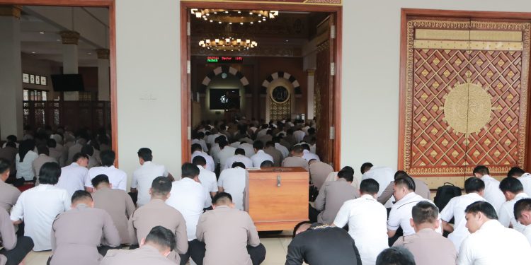 Polda Jabar Gelar Binrohtal Rutin, Tekankan Keikhlasan dan Nilai Ibadah dalam Pelayanan Publik