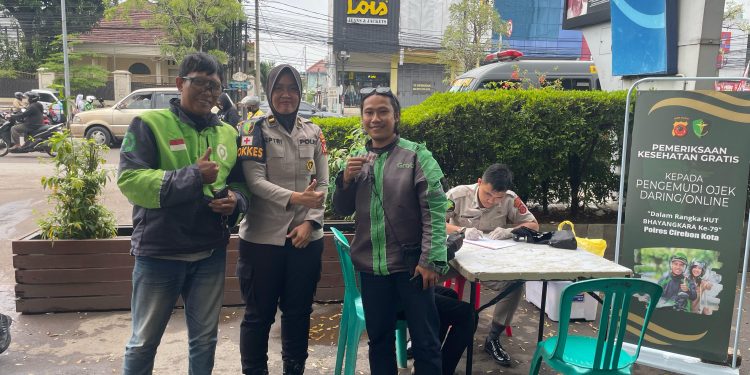 Dokkes Polres Cirebon Kota Gelar Bakti Kesehatan Gratis untuk Driver Ojol dalam Rangka Hari Bhayangkara ke-79