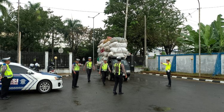 Satlantas Polres Cirebon Kota dan Dishub Sosialisasikan Bahaya ODOL: Imbauan Digencarkan, Penindakan Bertahap