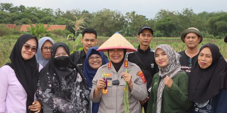 Kapolresta Cirebon Pimpin Patroli Kamtibmas, Sambang UMKM, dan Peninjauan Ketahanan Pangan