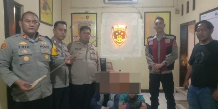 Polsek Juntinyuat Indramayu Tangkap Dua Terduga Begal: Senjata Tajam Diamankan, Kejahatan Digagalkan