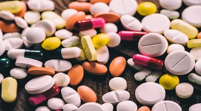 Polres Karawang Gerebek Warung Kelontong, Amankan Penjual dan Pembeli Obat Terlarang