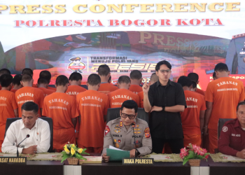 Polisi Bongkar Pabrik Miras Oplosan di Cilebut Timur, Lima Tersangka Dibekuk