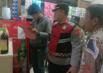 Polsek Juntinyuat Indramayu Amankan Puluhan Botol Miras dalam Patroli Rutin