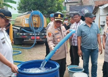 Polres Banjar Salurkan Bantuan Air Bersih untuk Warga Dusun Girimulya yang Kekeringan