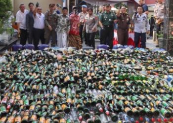 Cegah Gangguan Kamtibmas, Polresta Cirebon Musnahkan Ribuan Botol Miras