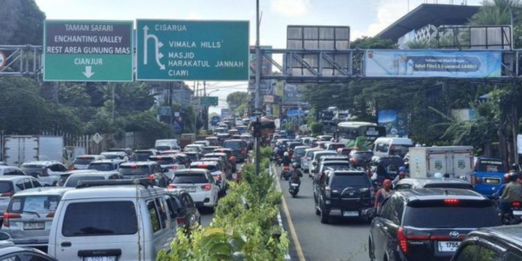 Sistem One Way Diterapkan di Jalur Puncak, Bogor