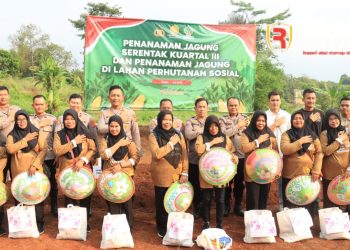 Kapolres Bogor Beri Bantuan Sosial untuk Petani Jagung, Dukung Ketahanan Pangan