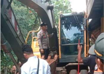 Polsek Ciawi Polres Bogor Bantu Evakuasi Rumah Roboh: Polri Hadir sebagai Mitra Masyarakat