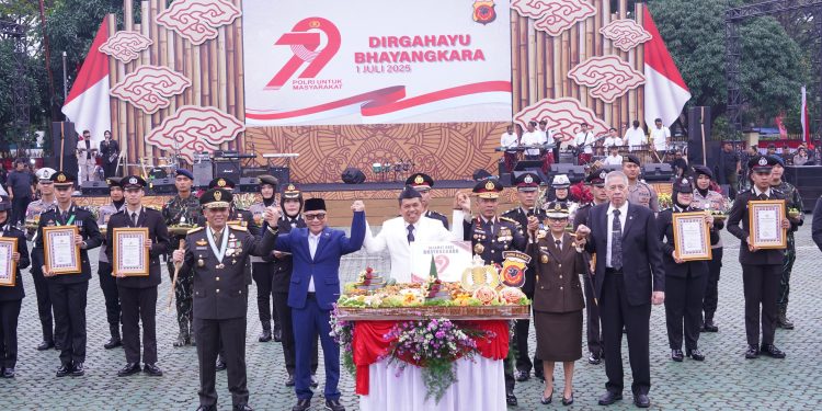 Polda Jabar Rayakan Hari Bhayangkara ke-79 dengan Syukuran dan Penghargaan Prestasi Personel