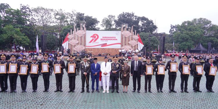 Hari Bhayangkara ke-79: Polda Jabar Gelar Upacara Khidmat, Tandai Komitmen Jaga Keamanan Jabar