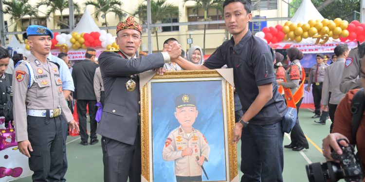 Polda Jabar Rayakan Hari Bhayangkara ke-79 dengan Layanan Lukis Sketsa Wajah Gratis
