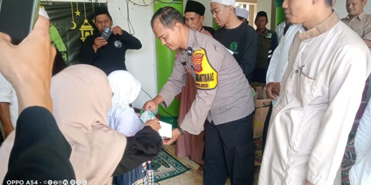 Santunan Anak Yatim di Kampung Cisalopa, Polres Bogor Hadir sebagai Mitra dan Penjaga Keamanan