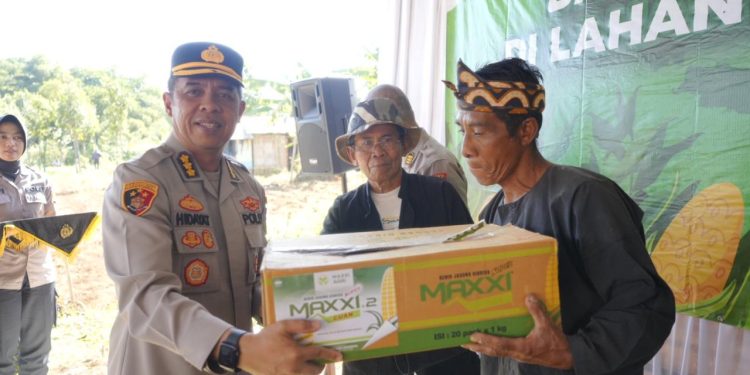 Sinergi Demi Swasembada Pangan: Polresta Bandung dan Masyarakat Tanam Jagung Serentak