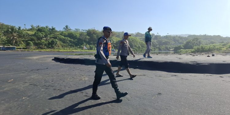 Upaya Maksimal Tim SAR Polres Garut Temukan Wisatawan Tenggelam di Puncak Guha, Garut