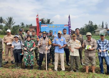 Kapolsek Dramaga Dukung Program Ketahanan Pangan Nasional, Jalin Sinergi dengan Pemerintah Desa