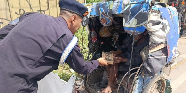 Satgas Brimob Polda Jabar Tebar Kebaikan Lewat “Jumat Berkah”