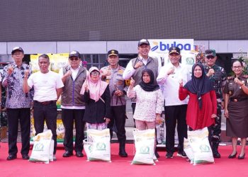 Perkuat Sinergi TNI-Polri, Kapolda Jabar Hadiri Penyerahan Bantuan Pangan dari Menhan dan Panglima TNI di Makodam III/Siliwangi