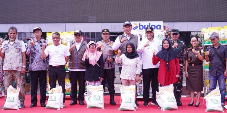 Perkuat Sinergi TNI-Polri, Kapolda Jabar Hadiri Penyerahan Bantuan Pangan dari Menhan dan Panglima TNI di Makodam III/Siliwangi