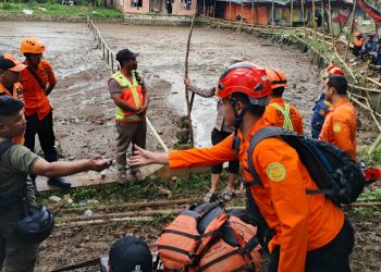 Polisi Dan Stakeholder Terkait Lanjutkan Pencarian Korban Hanyut di Sungai Ciesek