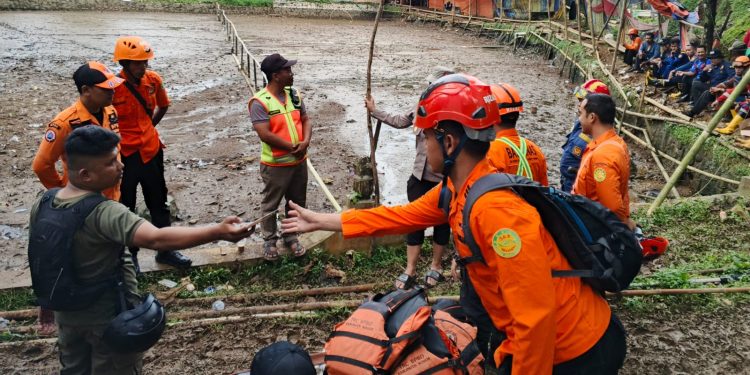 Polisi Dan Stakeholder Terkait Lanjutkan Pencarian Korban Hanyut di Sungai Ciesek