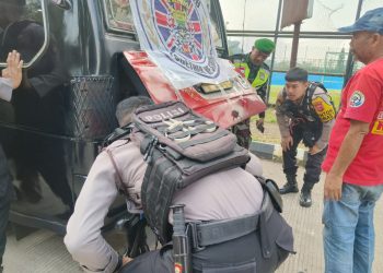 Polda Jabar Kawal Laga Pertandingan Sepak Bola Di Stadion Sijalak Harupat