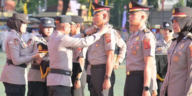 Polda Jabar Gelar Upacara  Kenaikan Pangkat Periode 1 Juli 2025, Kapolda Tekankan Dedikasi dan Pelayanan Humanis