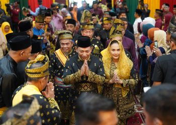 Kapolri Terima Anugerah Adat Melayu Riau : Simbol Kehormatan, Amanah Moral, dan Komitmen Kebangsaan