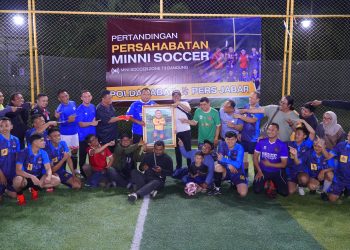 Jalin Silaturahmi, Wakapolda Jabar Pimpin Laga Mini Soccer Persahabatan Lawan Insan Pers