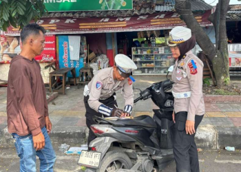 Polda Jabar Tertibkan Parkir Sembarangan di Bundaran Cibiru, Dukung Operasi Patuh Lodaya 2025