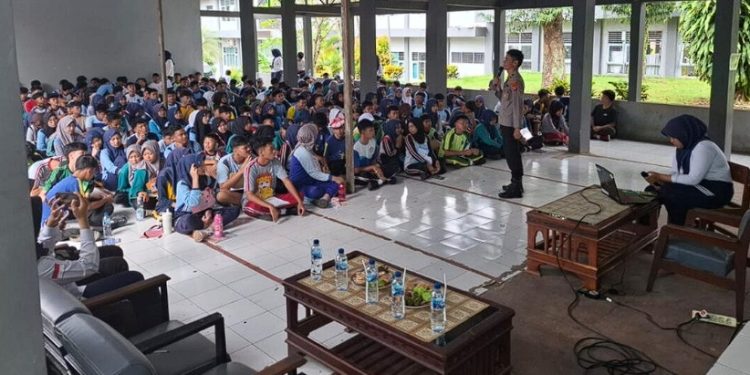 Polres Ciamis Bentuk Generasi Sadar Hukum di Era Digital Melalui MPLS SMAN 3 Ciamis