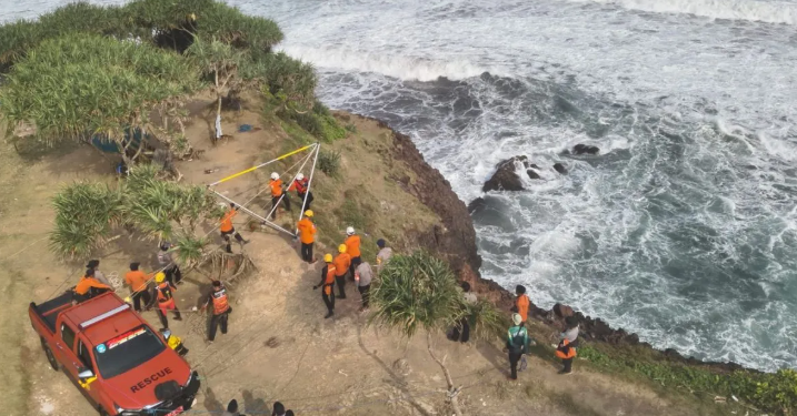 Operasi Pencarian Dua Mahasiswa Hilang di Pantai Puncak Guha Dihentikan, Pemantauan Dilanjutkan