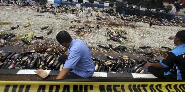 Polres Purwakarta Sita Ratusan Liter Ciu dalam Operasi Cipta Kondisi