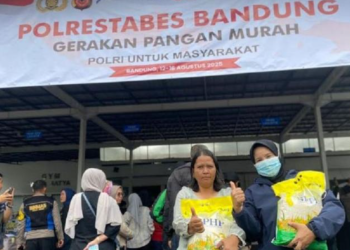 Polrestabes Bandung Gelar Gerakan Pangan Murah, Warga Antusias Serbu Beras Rp11 Ribu/Kilogram
