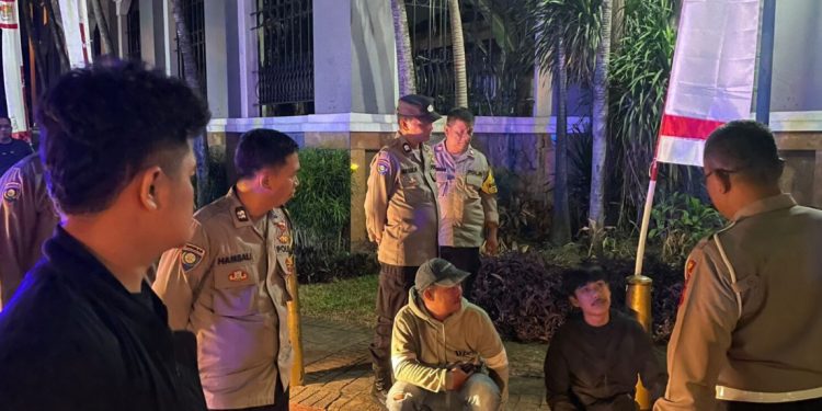 Satlantas Polres Karawang Edukasi Security tentang Keselamatan Berlalu Lintas