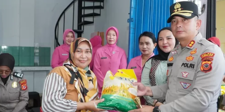 Polres Cirebon Kota Gelar Gerakan Pangan Murah, Beras Dijual Rp11.000/Kg