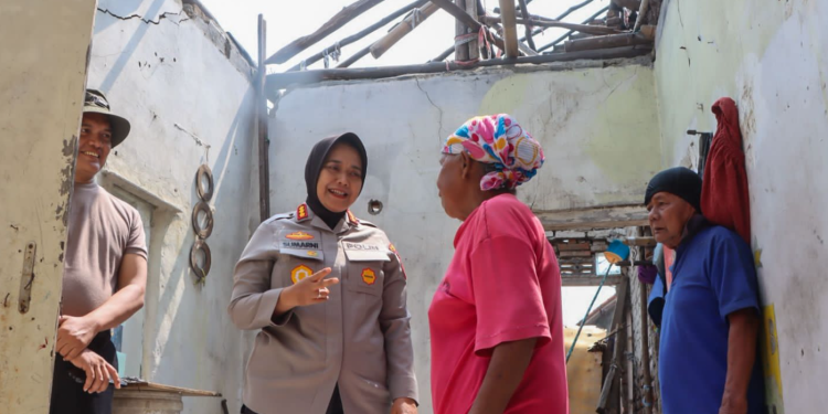 Polresta Cirebon Renovasi Rumah Warga Lansia yang Hampir Ambruk