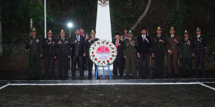 Kapolres Banjar Pimpin Apel Kehormatan dan Renungan Suci di TMP Kusuma Bangsa