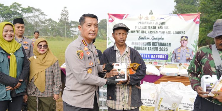 Kapolresta Bandung Pimpin Gerakan Penanaman Jagung di Lahan Tidur, Dukung Ketahanan Pangan Nasional