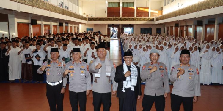 Kapolres Ciamis Jalin Silaturahmi dengan Ponpes Darussalam, Ajak Santri Jaga Kamtibmas dan Hindari Narkoba
