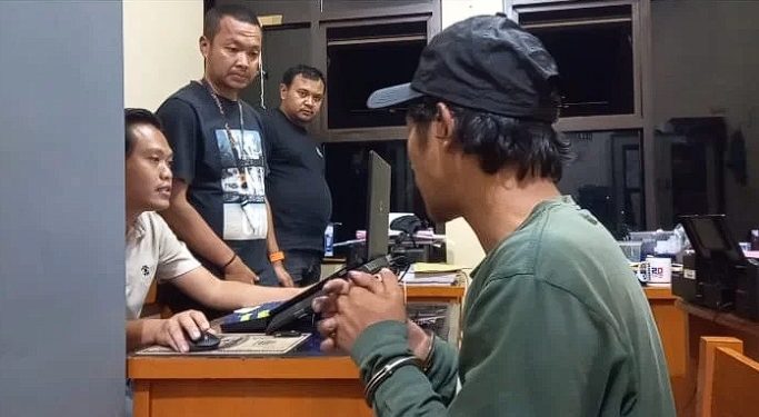 Polres Sumedang Tangkap Kurir Pengedar Tembakau Sintetis, Sita 100 Gram Barang Bukti