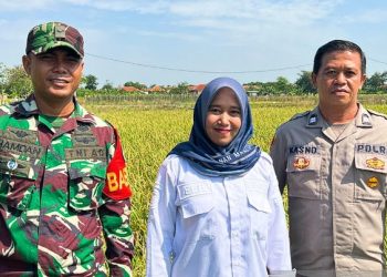 Pastikan Tepat Sasaran, Polisi di Cirebon Kawal Ketat Distribusi Pupuk Subsidi untuk Petani
