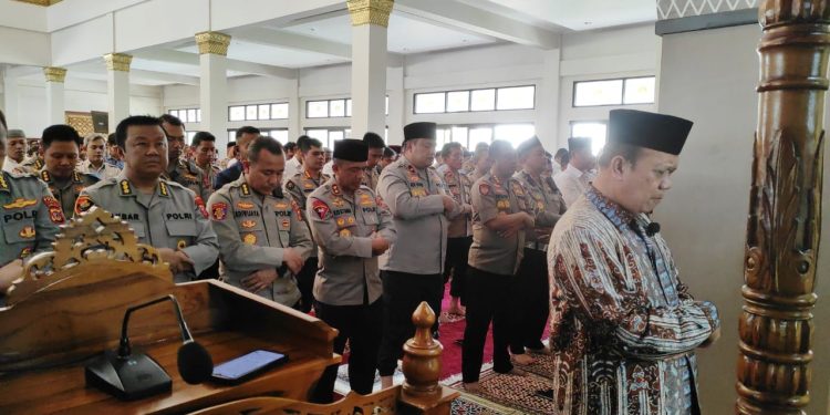 Polda Jabar Gelar Salat Gaib untuk Driver Ojek Online ALM. AFFAN KURNIAWAN